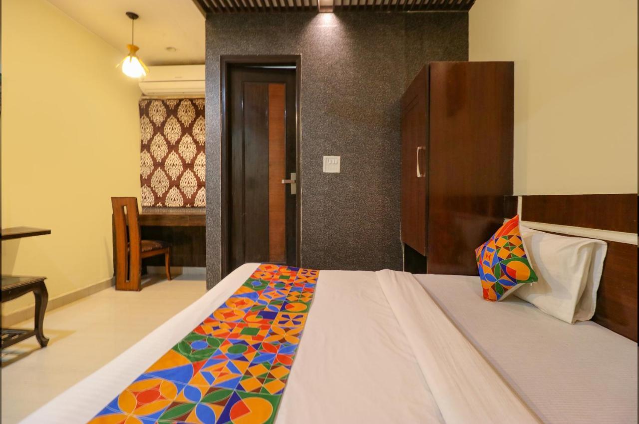 Staybook Hotel Aira New Delhi Railway Station Paharganj Exterior foto